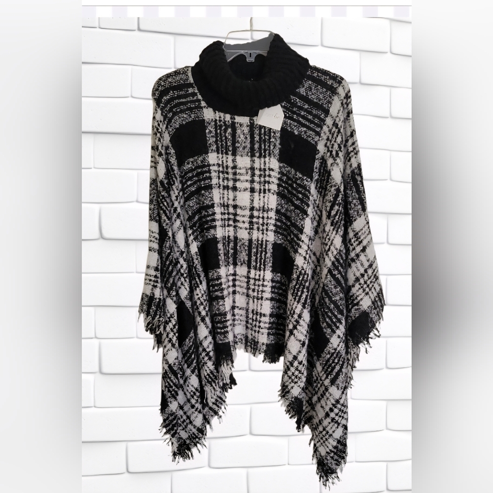 NWT Turtleneck Poncho Sweater Plaid Black and White